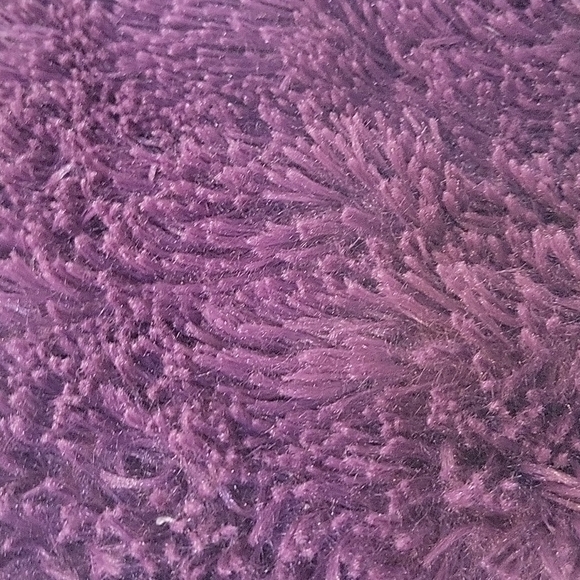 domain purple 💜 blanket. 66 x 48.  Shag. Nice and soft. - Picture 4 of 5
